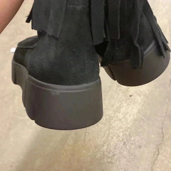 Lug  sole fringe suede geox boots - Picture 6 of 9